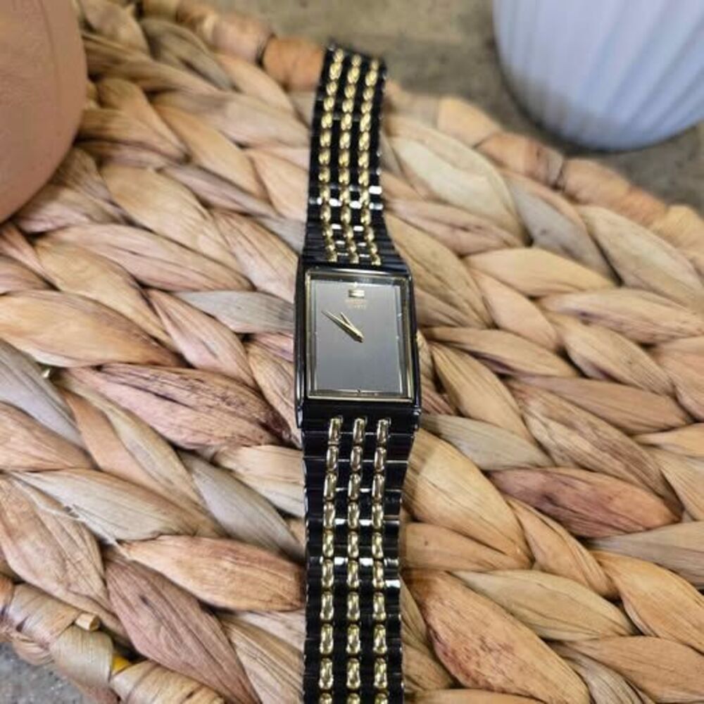 Seiko Quartz Tank Watch 2Y00-5C89